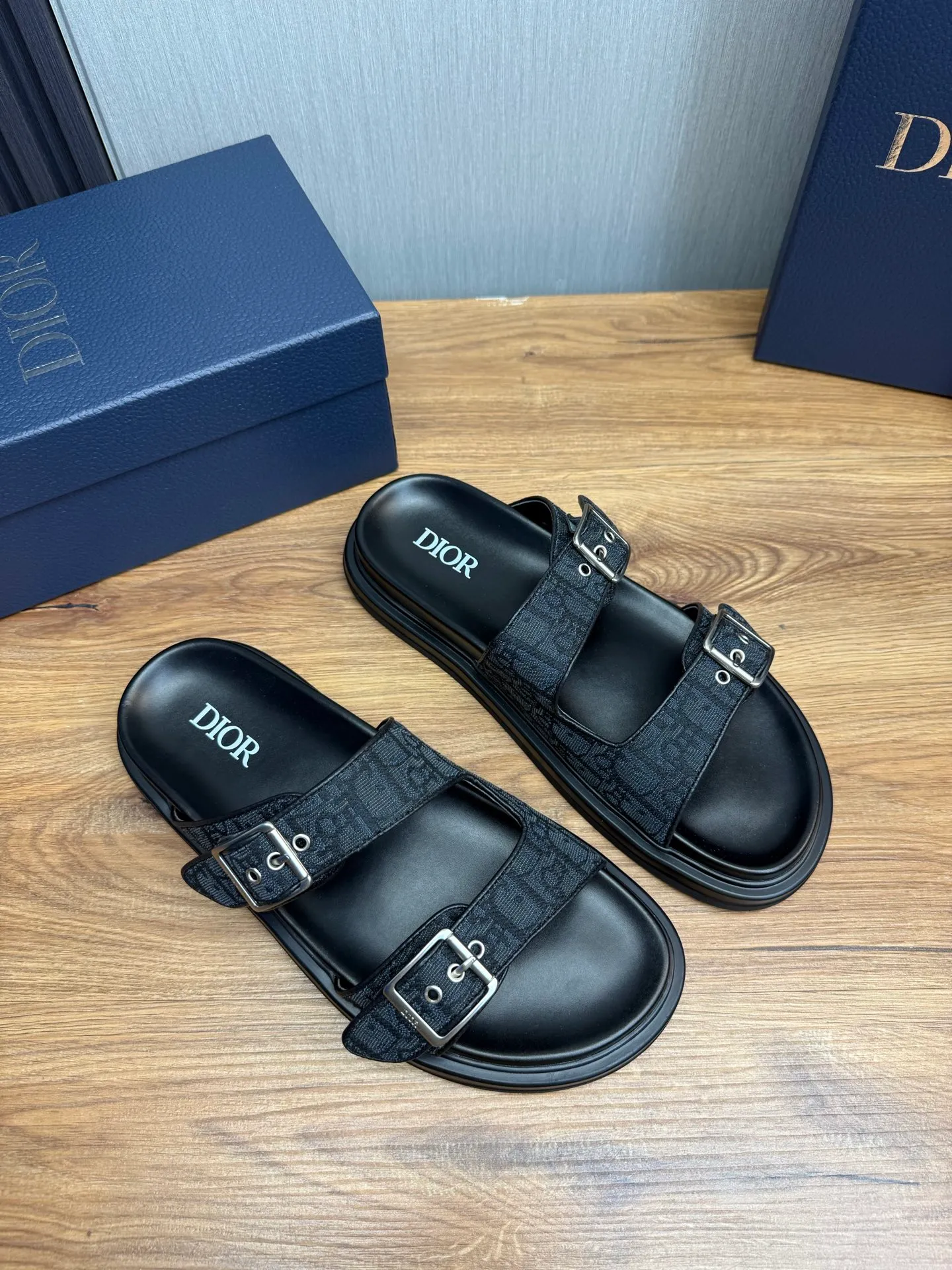 Men's shoes 💰300💰 Dior. Men's slippers 🩴Official website 1:1 production 38-45 yards 45 46 🉑️Customized original material shipped✅